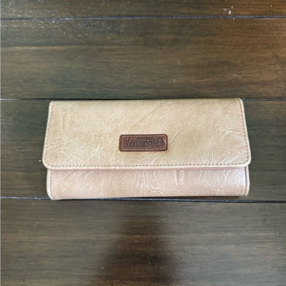 Wrangler Cream Handbag Set with Detachable Logo Strap and Matching Wallet - Picture 7 of 11